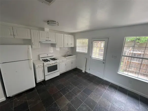 2808 Lyon RD #A, Austin, TX 78702