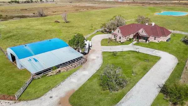1093 Sunderman RD, Alleyton, TX 78935