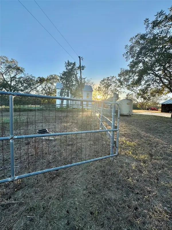 2636 E FM 532, Schulenburg, TX 78956
