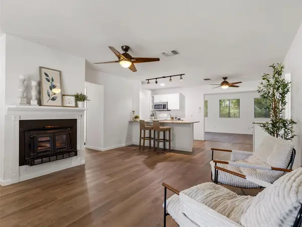 1037 Wilkes CIR, Smithville, TX 78957