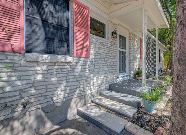 110 W Saint Johns Ave, Austin, TX 78752