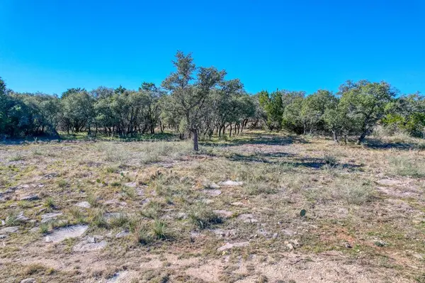 415 Longview LN, San Saba, TX 76877