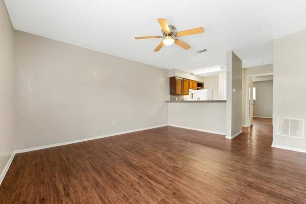 829 Park PLZ #105, Austin, TX 78753