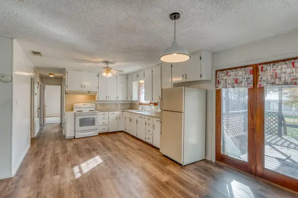 605 W Ash DR, Johnson City, TX 78636
