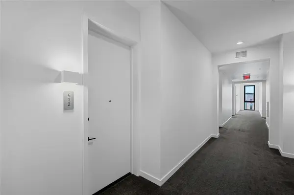 800 Embassy DR #412, Austin, TX 78702