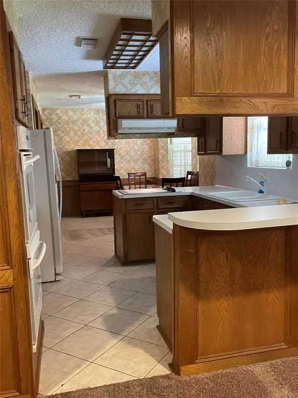 11 N Heights DR, La Marque, TX 77568