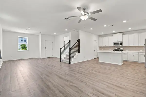 102 Gracie WAY, Hutto, TX 78634