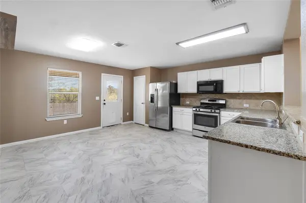 18436 Weatherby LN, Elgin, TX 78621