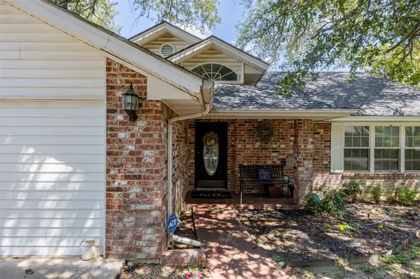 704 E 16th ST, Cameron, TX 76520
