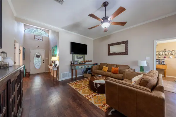 704 E 16th ST, Cameron, TX 76520