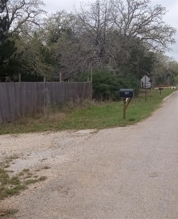 177 Moon Mist DR, Bastrop, TX 78602