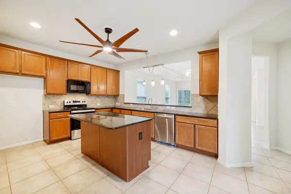 207 Trinity LN, Georgetown, TX 78633