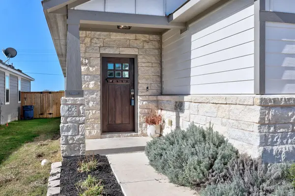 225 Unforgiven LN, Jarrell, TX 76537