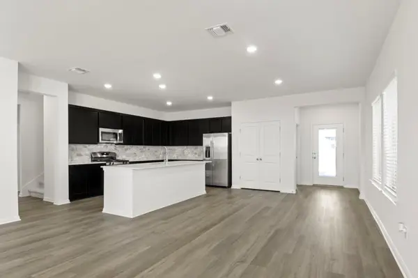 304 Bay Breeze DR, Kyle, TX 78640