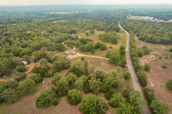 326 Zapalac RD, Smithville, TX 78957