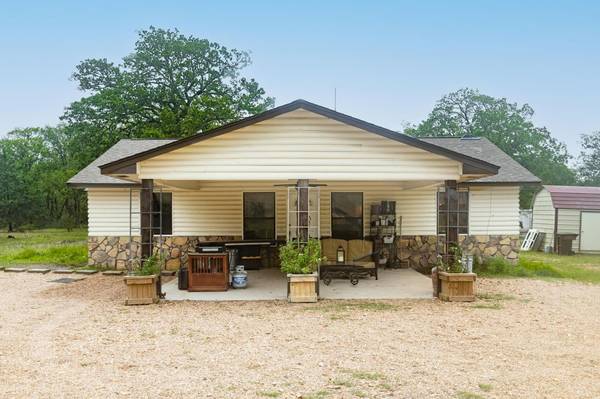 326 Zapalac RD, Smithville, TX 78957