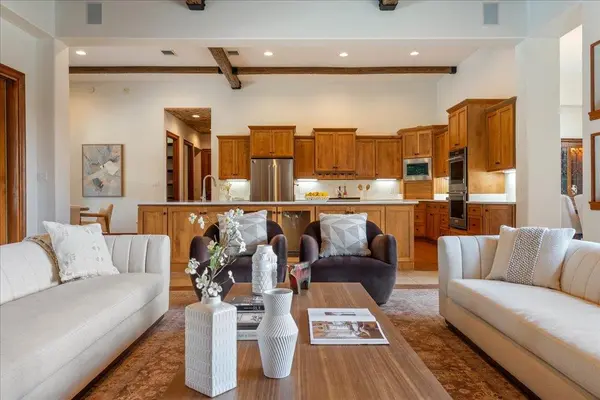 1525 Springlake DR, Dripping Springs, TX 78620