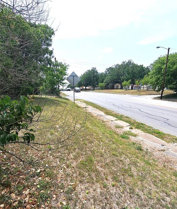 318 Burkett ST, Taylor, TX 76574