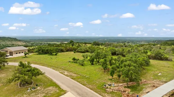 120 Trophy Oak PT, Fredericksburg, TX 78624