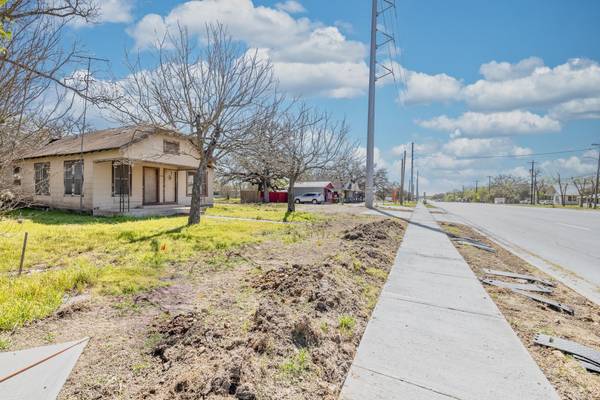 1602 Water ST, Gonzales, TX 78629