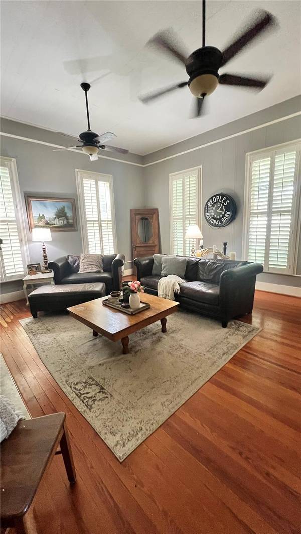 636 Franklin ST S, La Grange, TX 78945