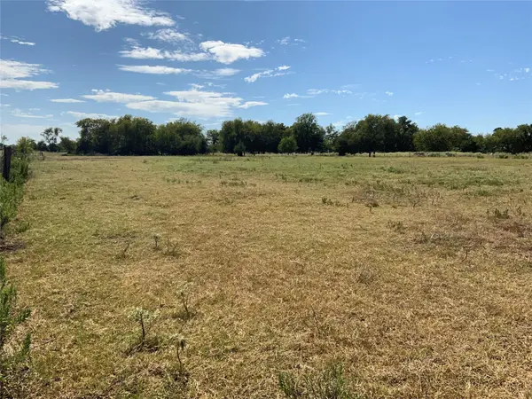 8989 Fm 141 RD, Dime Box, TX 77853