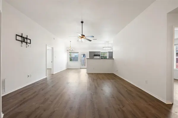109 Calcite LN, Jarrell, TX 76537