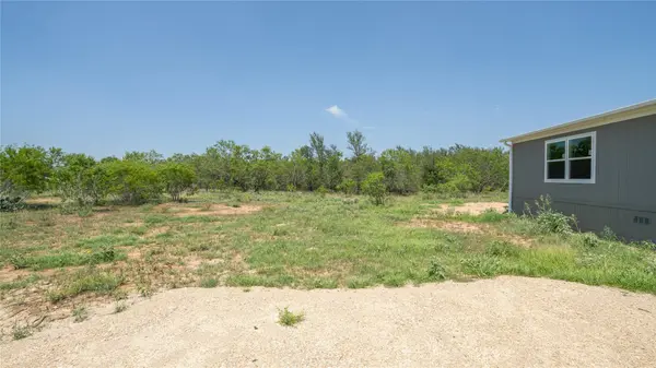 1121 Callihan RD, Luling, TX 78648