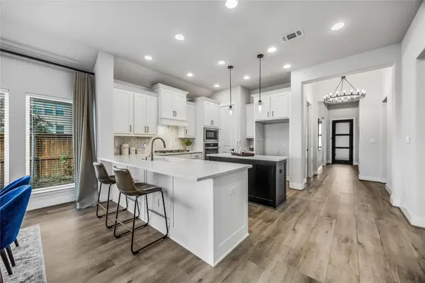 200 Green Knoll LN, Georgetown, TX 78628