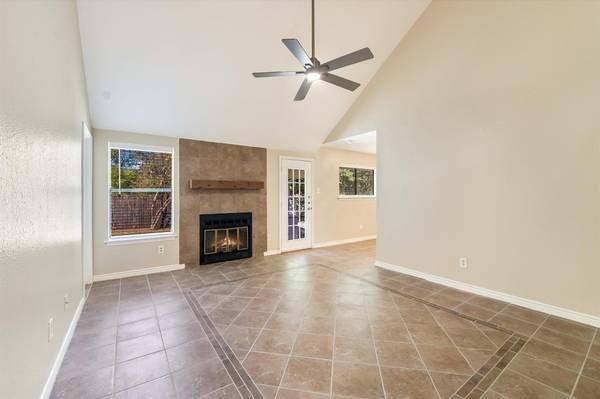 6808 Luckenbach LN, Austin, TX 78729