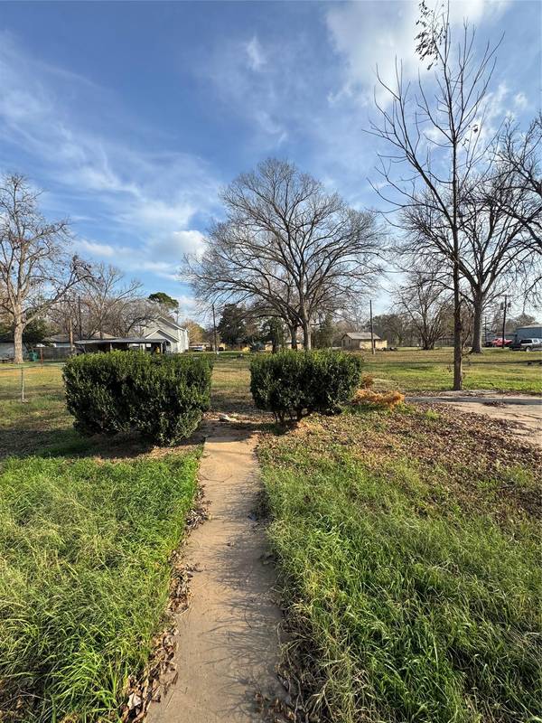 104 Byrne ST, Smithville, TX 78957