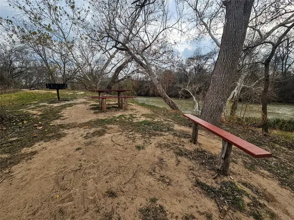 416 Riverside DR, Bastrop, TX 78602