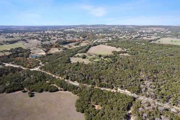 815 Holder LN, Dripping Springs, TX 78620