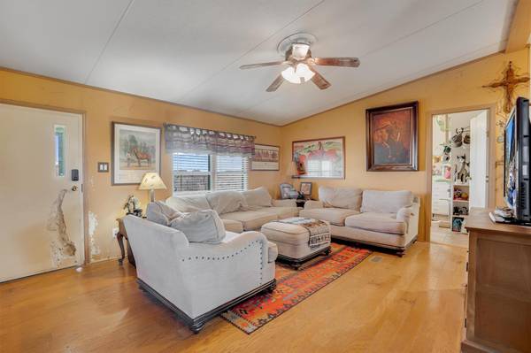 3007 County Road 303, Jarrell, TX 76537