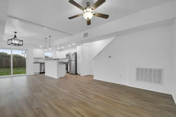 1008 E Fannin ST, Luling, TX 78648