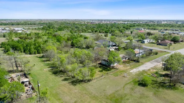 405 E Browning ST, Manor, TX 78653