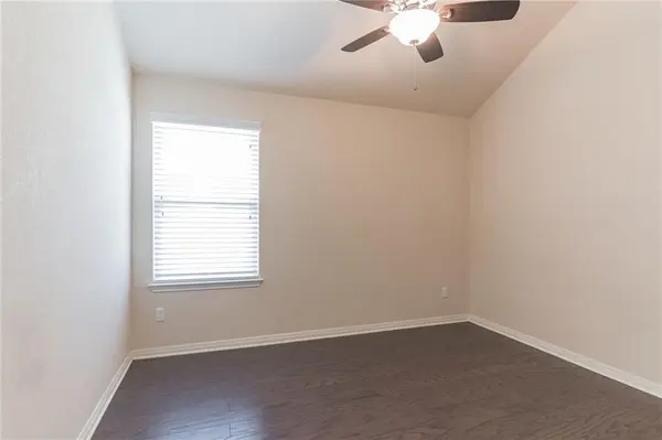 320 Lightcliff ST, Hutto, TX 78634