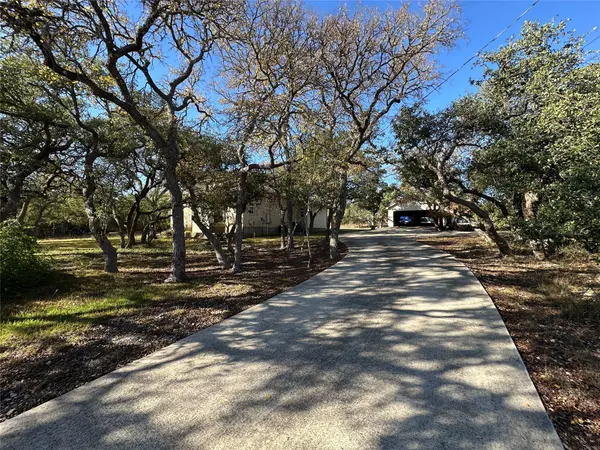 900 Wayside DR, Wimberley, TX 78676