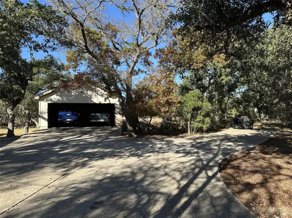 900 Wayside DR, Wimberley, TX 78676