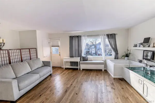 42-19 195 ST, Flushing, NY 11358
