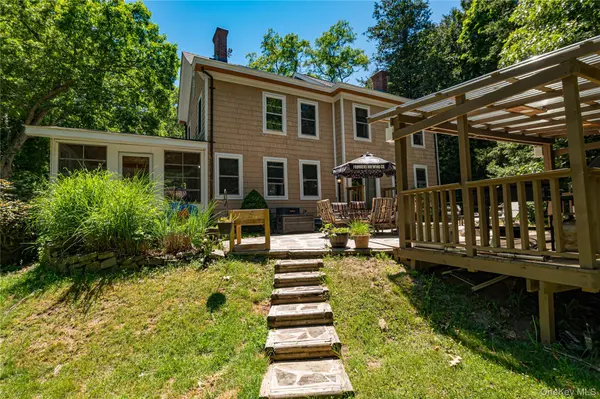 38 Pleasure DR,  Flanders,  NY 11901