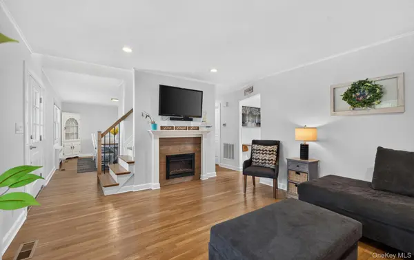 292 N Alleghany AVE, Lindenhurst, NY 11757