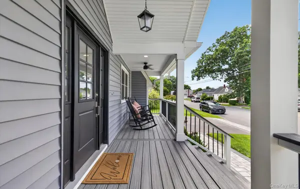292 N Alleghany AVE, Lindenhurst, NY 11757