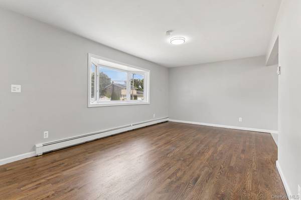 322 Barleau, Brentwood, NY 11717
