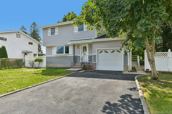 322 Barleau, Brentwood, NY 11717
