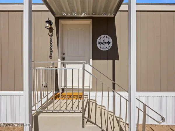 18296 S Frontier RD, Peeples Valley, AZ 86332