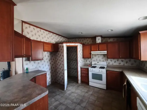 44050 W Fort Rock RD, Seligman, AZ 86337