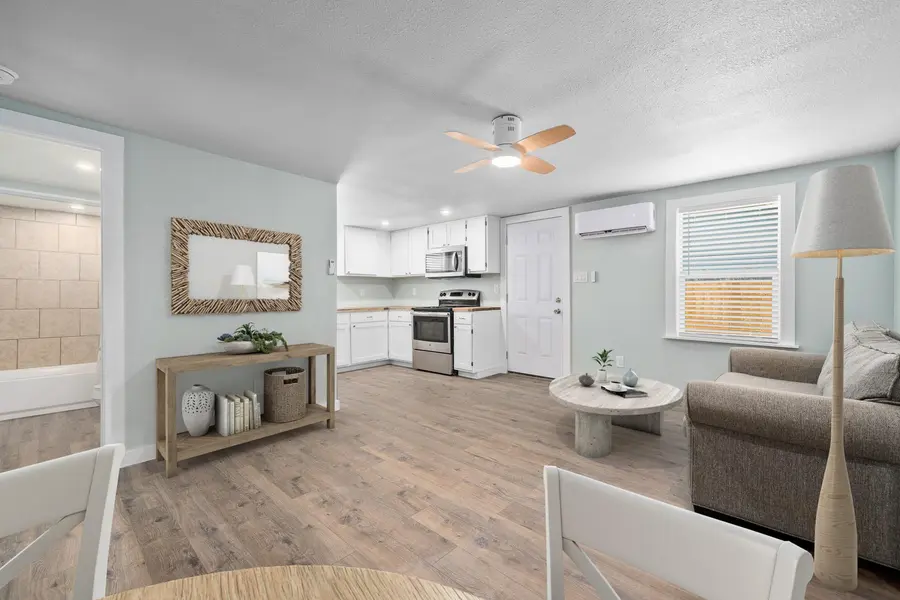 248 Post Oak LN, Rockport, TX 78382