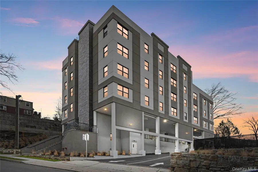 135 Wakefield AVE #204, Yonkers, NY 10704