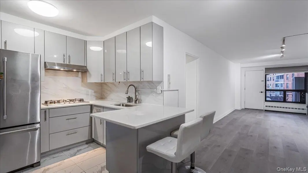 61-35 98th St #7G, Rego Park, NY 11374